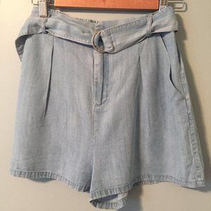 BB Dakota high-waist shorts, size M, NWT